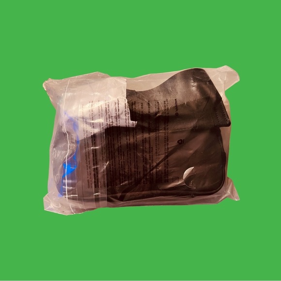 SOLD.  Lululemon MONOGRAMMED LOGO everywhere Belt bag Black/Black NWT - Picture 8 of 9